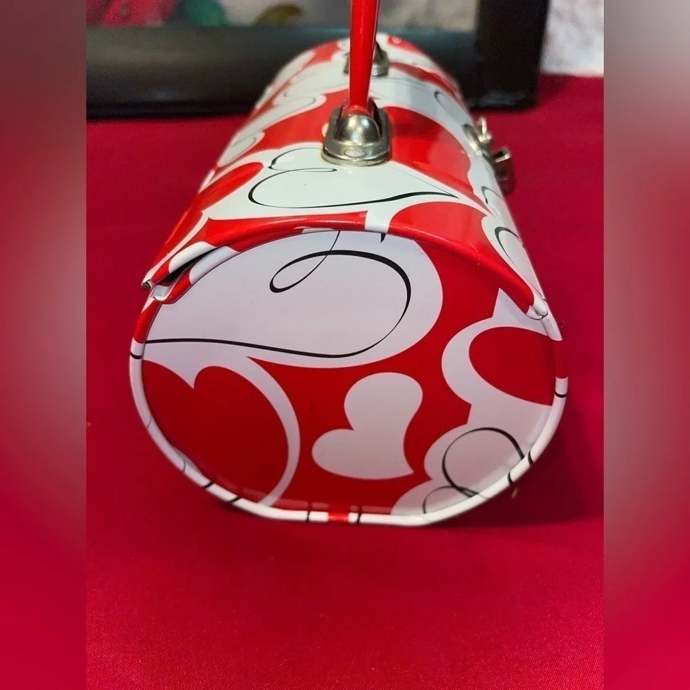 ⭐️NWT ALL MY LOVE AND HEARTS TIN BOX RARE AND VERY CUTE WITH CHROME BUCKLE⭐️